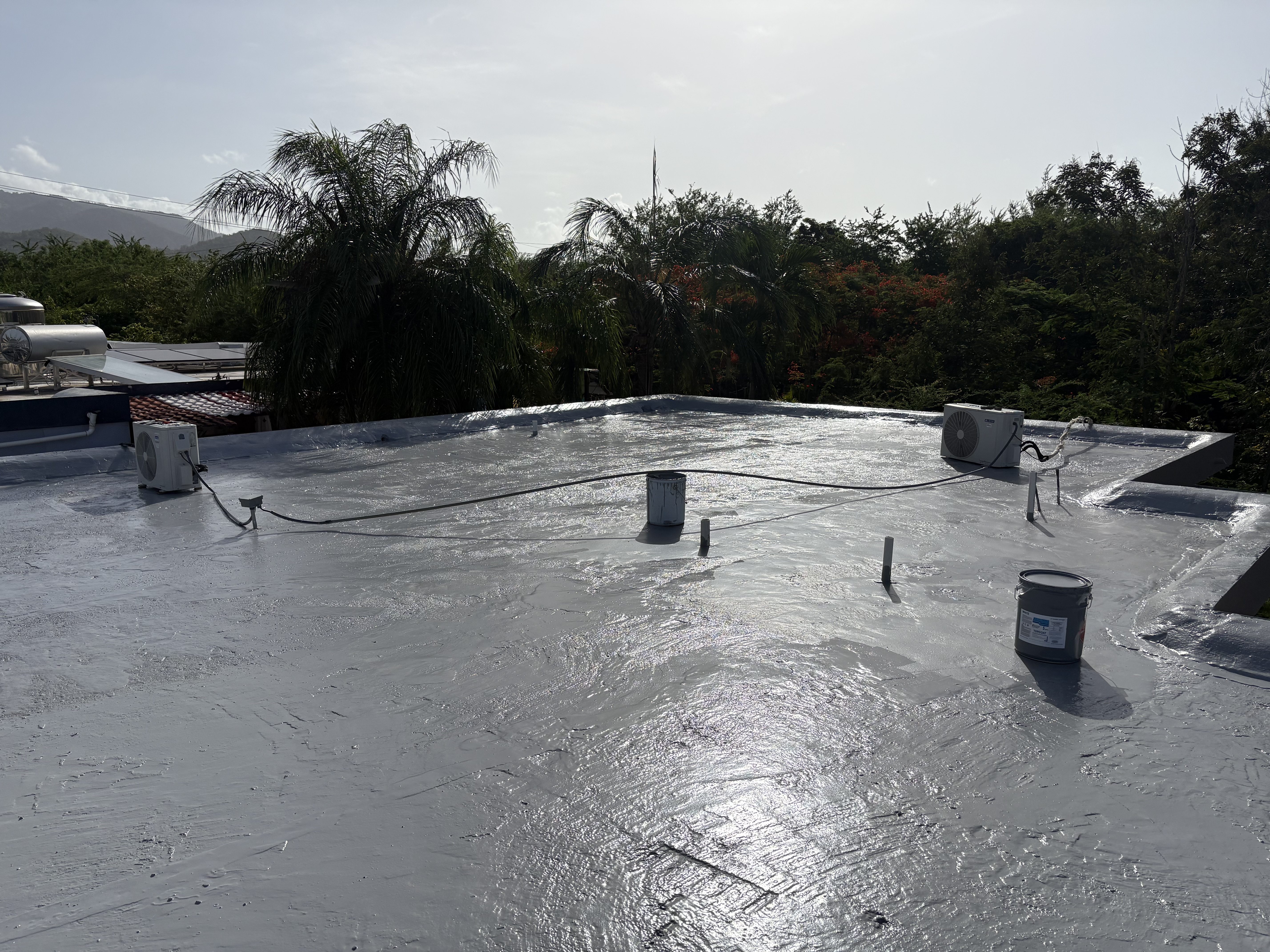 Aplicación de Marin Membrana basecoat en techo Puerto Rico Aplicación de Marin Membrana basecoat en techo Puerto Rico